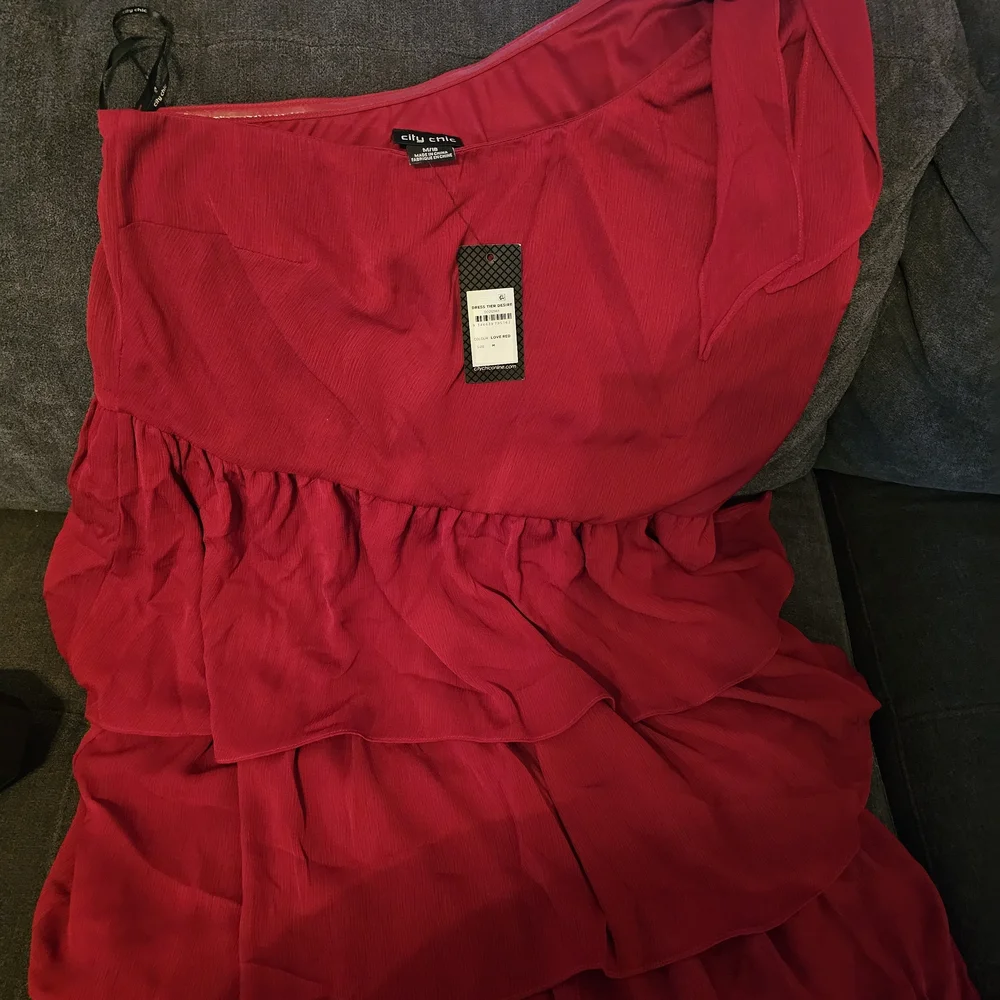 City Chic ✨ NWT – Size M/18 Plus-Size One-Shoulder Cocktail Dress ❣️ ~ Plus size - Picture 4 of 4